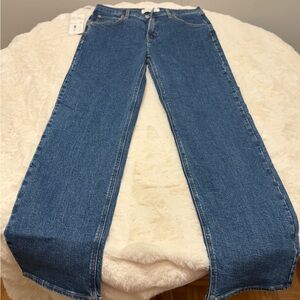 Aritzia The ‘90S Snatched Mid-Rise Straight Jeans